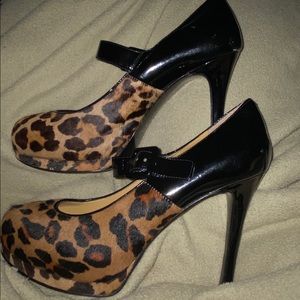 Beautiful calfskin&black lacquer 9 West Maryjanes